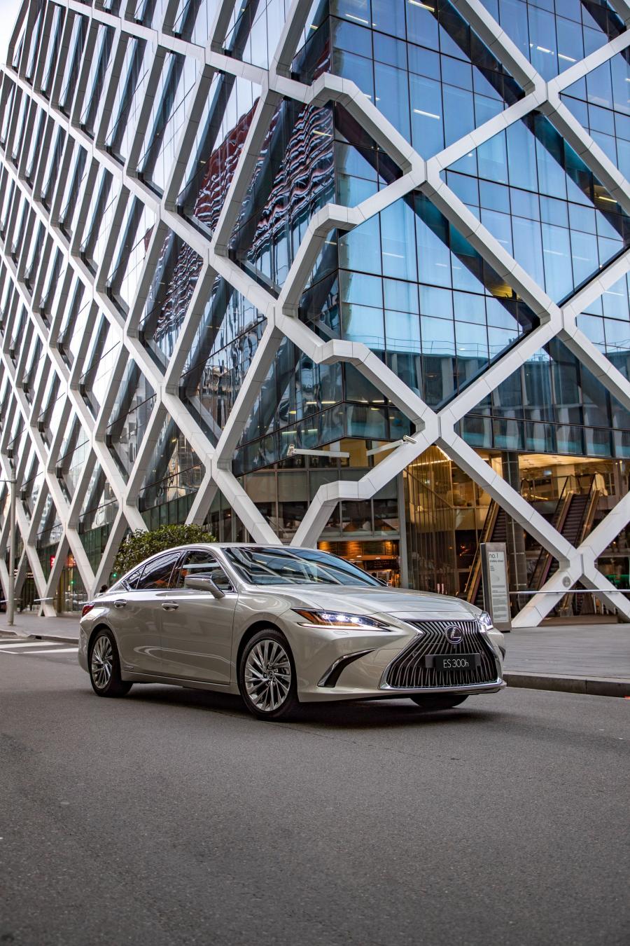  Lexus ES300h 2018 года  (AU) (фото 2 из 14)